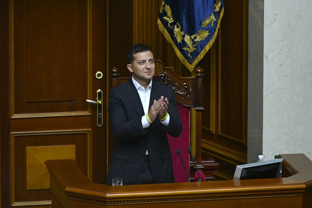 Зеленский нанес удар по Раде в первый день ее работы: законопроект президента взбудоражил депутатов