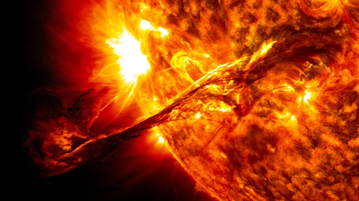 Британские астрономы раскрыли тайну "огненных торнадо" на Солнце