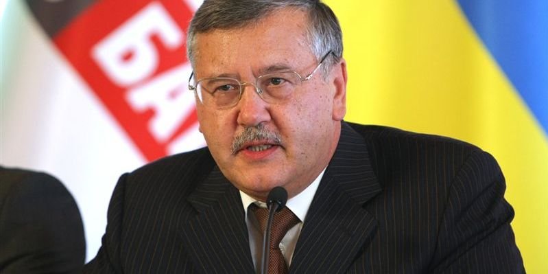 Экс-министр обороны Украины знает, кто «сливает» информацию об АТО