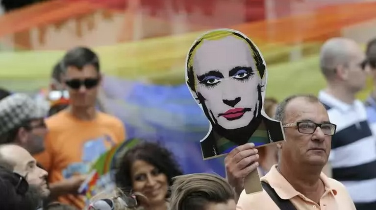 ИноСМИ: не "моральность" движет Путиным в борьбе с ЛГБТ