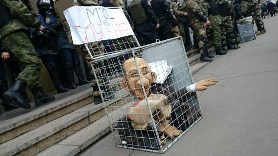 В Харькове активисты готовят "задержание" Кернеса. Милиция оцепила мэрию