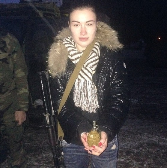Российская певица Анастасия Приходько летит в США, чтобы помочь украинским военным