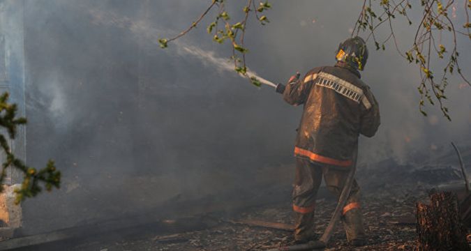 В Крыму загорелось 4 гектара леса, спасателям удалось локализировать пожар