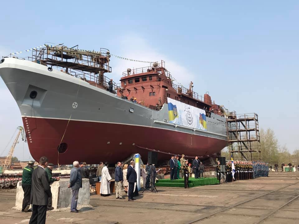 В Киеве спустили на воду новый разведывательный корабль для ВМС Украины: впечатляющие фото и видео