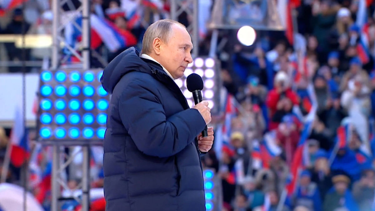 Трансляція виступу Путіна у "Лужниках" різко обірвалася – у РФ заговорили про "диверсію"