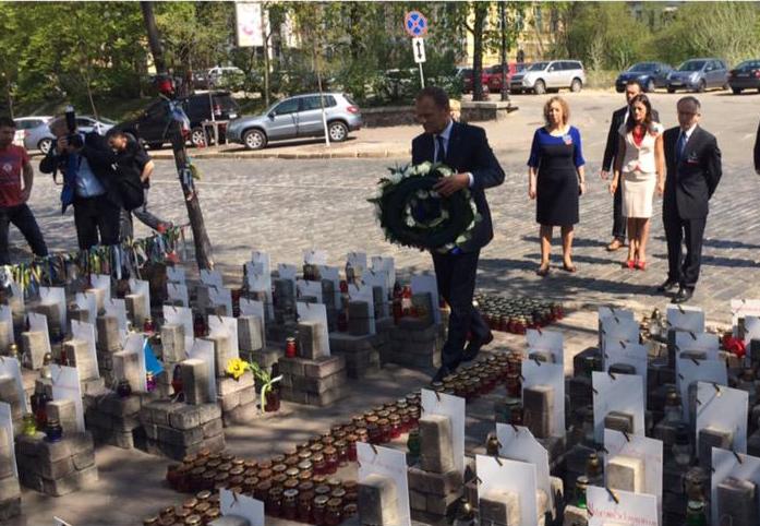 Дональд Туск: Украинцы должны продолжить дело героев, погибших на Майдане