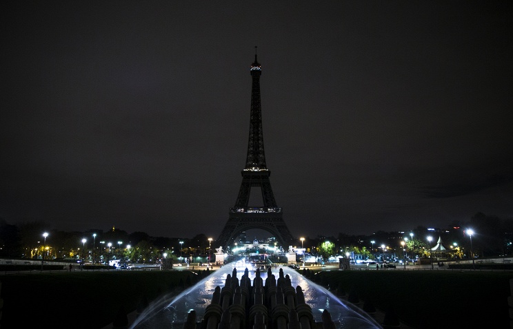 В Париже началась эвакуация возле Эйфелевой башни