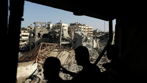 ​В результате обстрела Сектора Газа в ночь на понедельник погибли минимум 10 человек