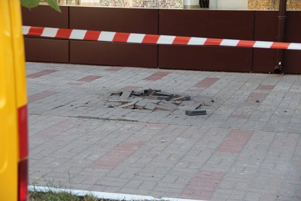 В Киеве прогремело два взрыва: неизвестные пытались подорвать проверяющих автомойку