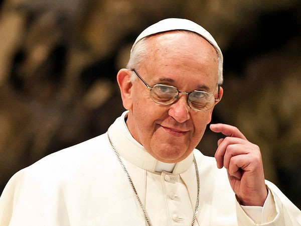 Папа Римский Франциск обратился с "горячим призывом" прекратить войну в Донбассе