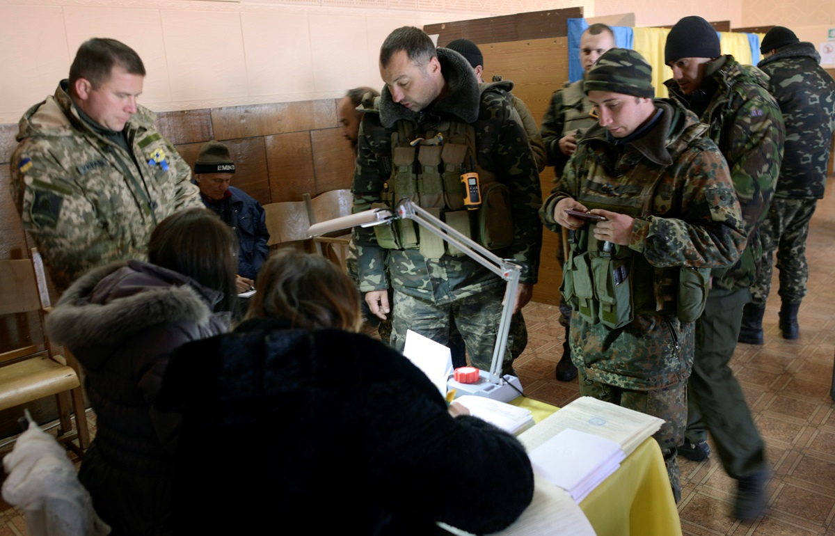 ЦИК Украины: В зоне АТО смогут проголосовать около 10 тысяч украинских военных