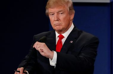 Стало известно, кто именно заставил Трампа нанести ракетный удар по Сирии: СМИ назвали фамилию