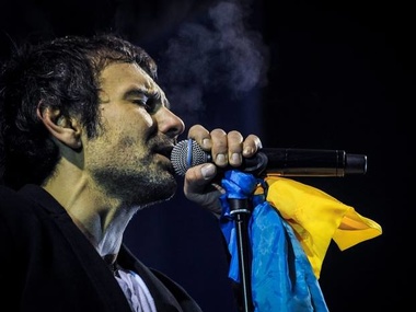 В МИДе Беларуси инцидент с украинскими флагами на концерте Вакарчука пояснили "заботой о зрителях" 