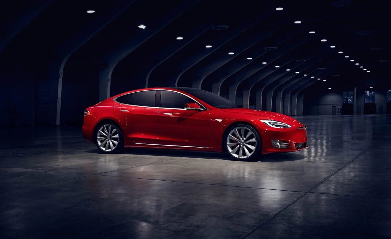 Tesla снимает с производства популярные модели: раскрыта неочевидная причина