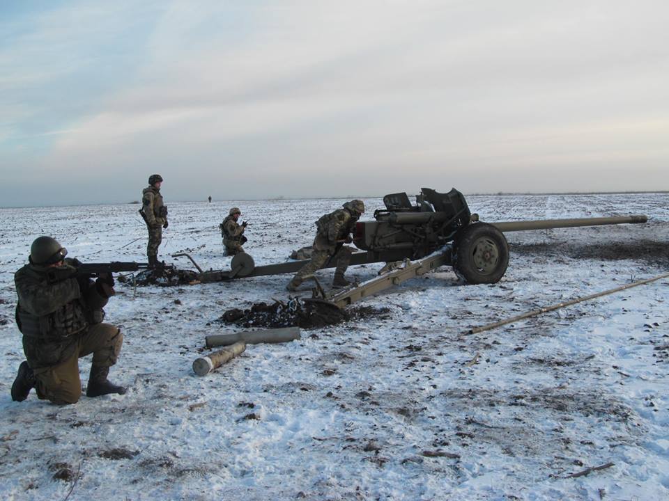 ​Под Мариуполем силовики провели учения с использованием противотанковой пушки «Рапира» и ПТРК «Фагот»