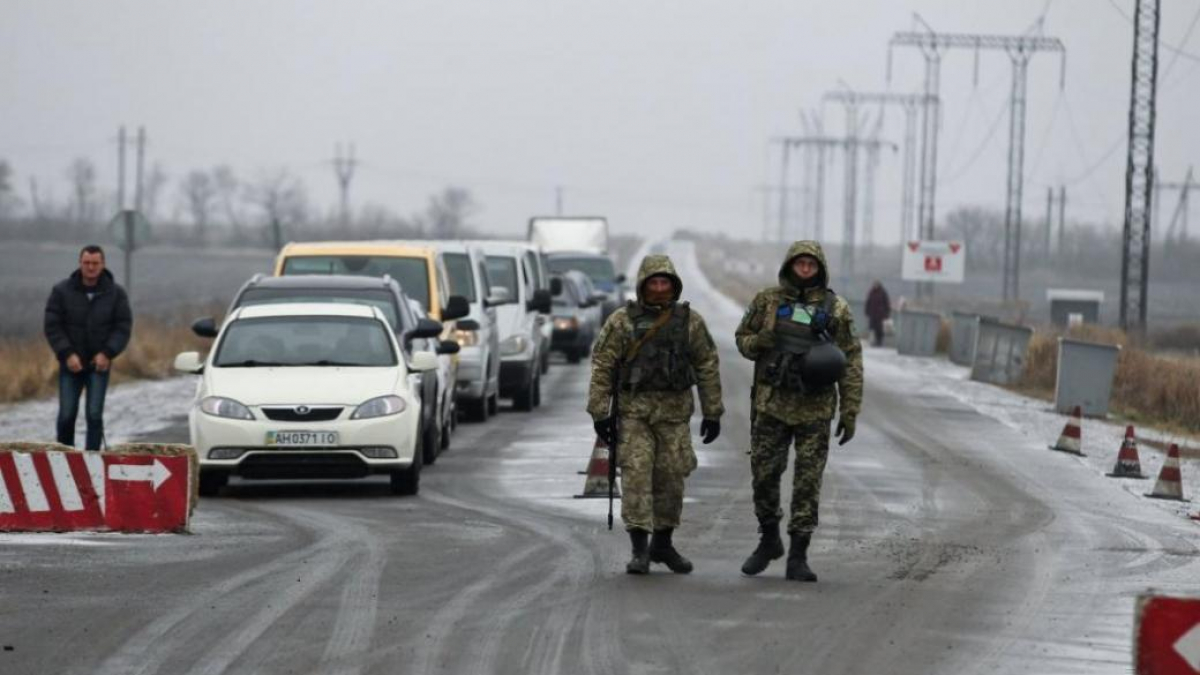 Украина экстренно закрывает все КПВВ на Донбассе на 2 недели: сделают два исключения