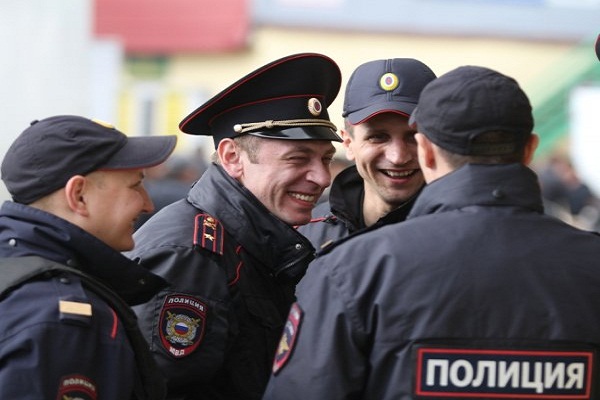 Крымнаш: как подполковник полиции остался без гражданства и стал таксистом