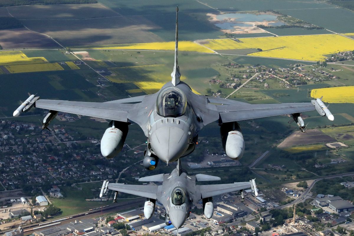​"Уже в этом году", – Остин анонсировал прибытие в Украину эскадрильи F-16