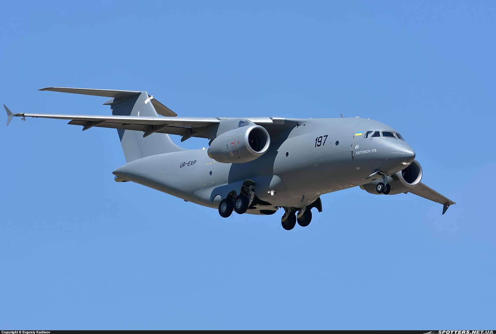 Ан 178. АН-178 В Фарнборо. АН-178 транспортный самолёт. АН 178 Air Ukraine. АН 178 шасси.