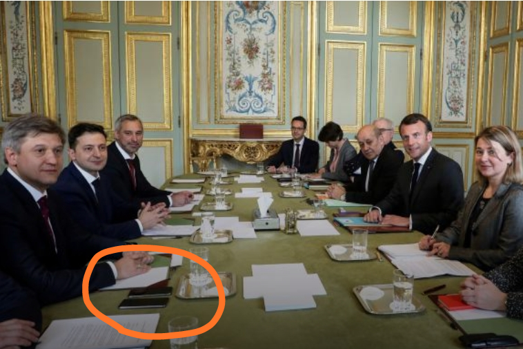 Зеленский "отчебучил" в Париже: соцсети заметили вопиющее нарушение на встрече кандидата с Макроном