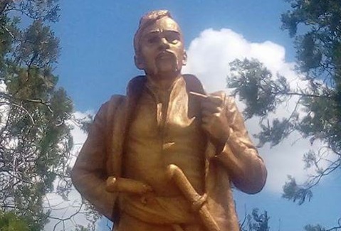 В селе на Запорожье по-своему "декоммунизировали" памятник Ленина - "вождя революции" превратили в гетмана Пилипа Орлика - фото