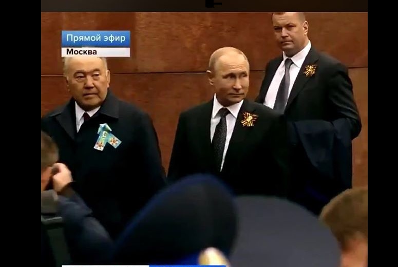 Фото Путина и Назарбаева в Москве взорвало Сеть: президент Казахстана публично "послал" российского лидера