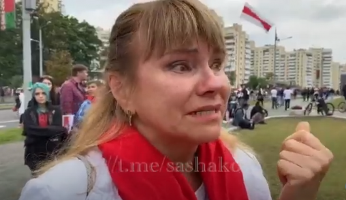 Женщина в Минске расплакалась, говоря о том, что сделал Лукашенко: "Я не верю!"