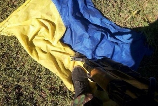 За украинский флаг и атрибутику националистической партии в Луганске террористы "ЛНР" задержали пенсионера-патриота