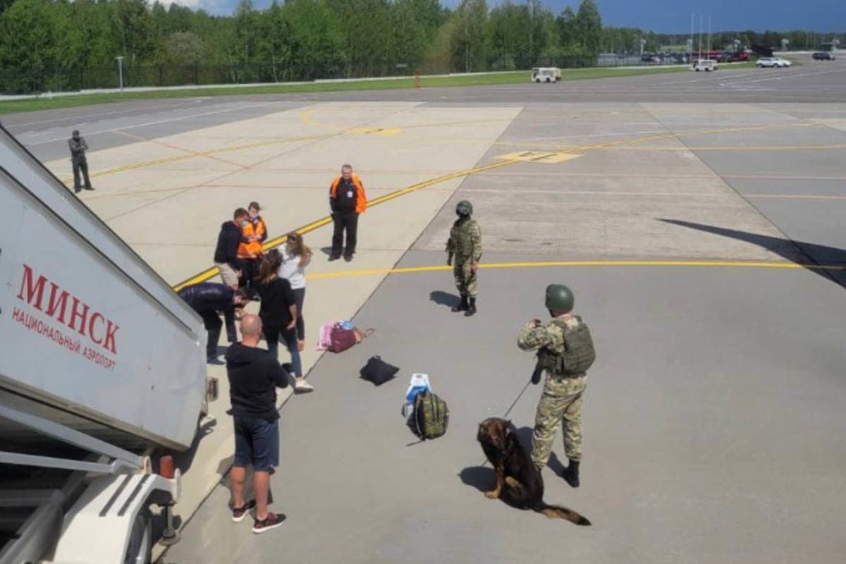 ​Посадка самолета Ryanair с Протасевичем – операция белорусских спецслужб: диспетчер дал показания