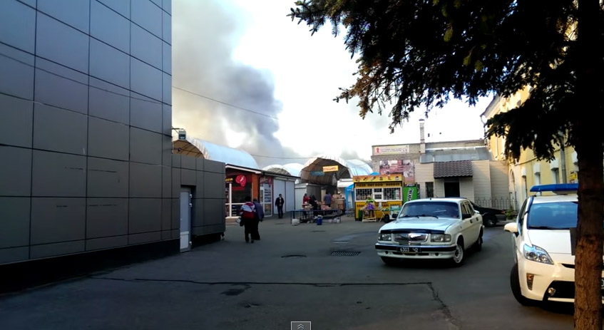 ​В Чернигове горел центральный рынок. Столб дыма был виден за несколько километров