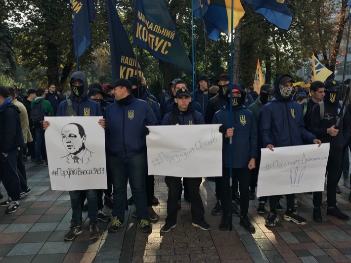 "Иностранцы, защищавшие земли Украины в АТО, должны получить гражданство", - у Рады разгорелся большой митинг - кадры