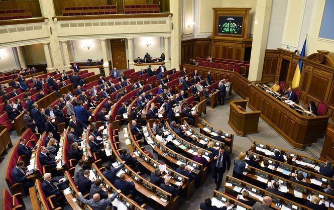"Эта Рада тащит нас на дно!" - волонтер Гай заявил, что парламент Украины нужно распустить, поскольку этот созыв не соответствует тем вызовам, которые стоят перед Украиной