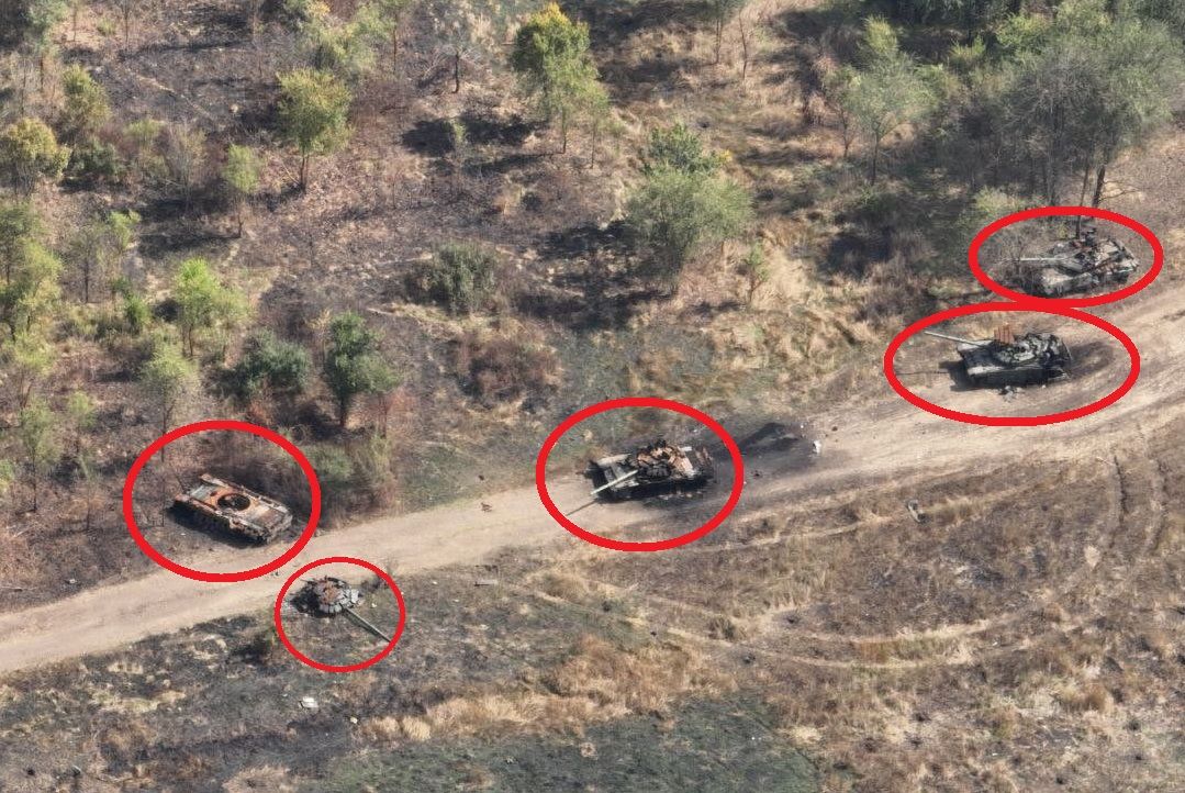 ВСУ разгромили колонну российских танков: башня оторвана, оккупанты разбросаны по округе