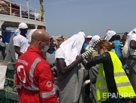 В Средиземном море ливийское судно попало под мощнейший шторм: более 100 пассажиров смыло за борт