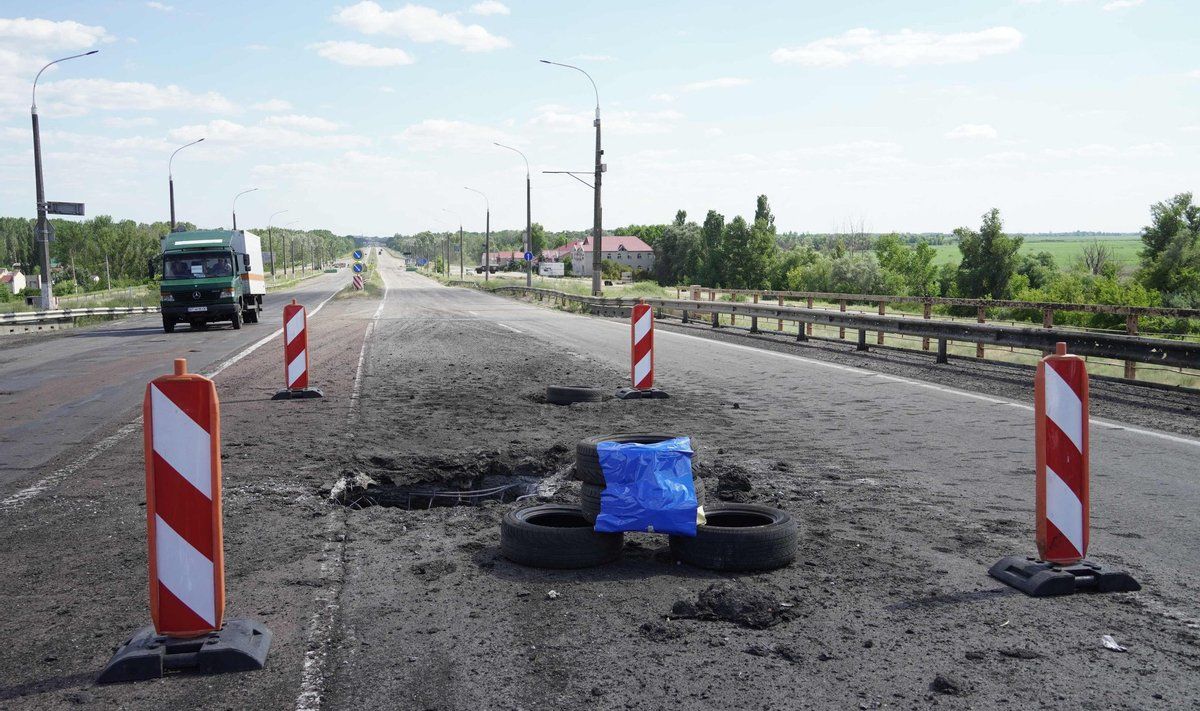 ​Удар украинских артиллеристов по Антоновскому мосту попал на видео