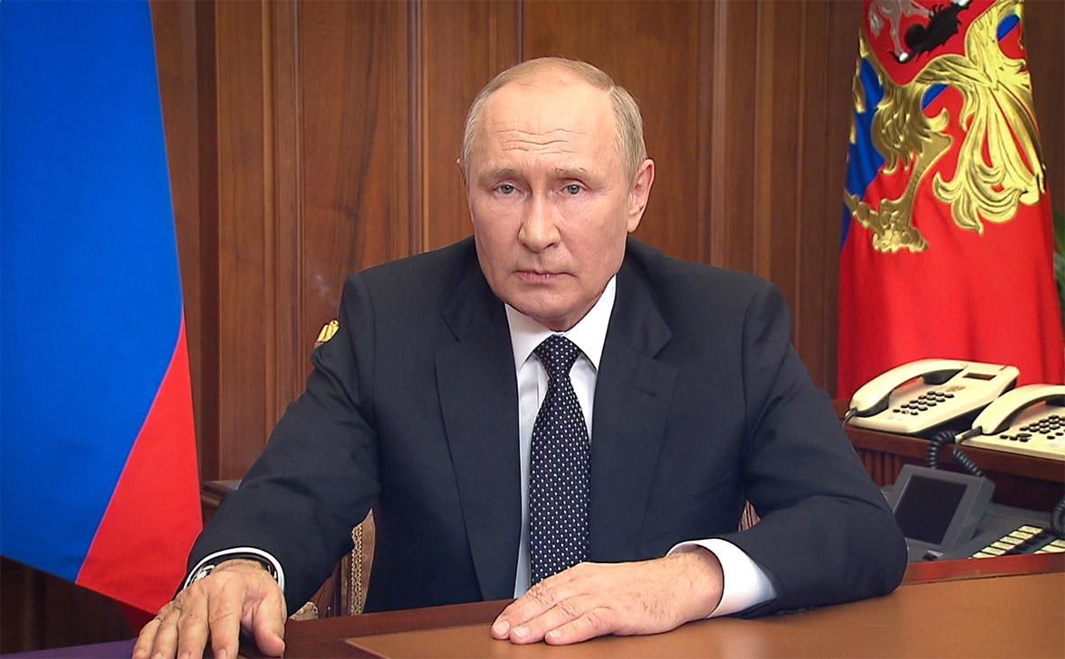 "Все признаки внутренней катастрофы", – Сеть про фото Путина с заявлением о мобилизации в РФ