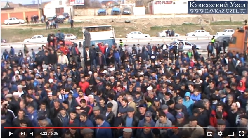 Дагенстан восстал против беспредела и лжи властей РФ - на акцию дальнобойщиков вышло больше тысячи человек, протест набирает угрожающие обороты: появились кадры