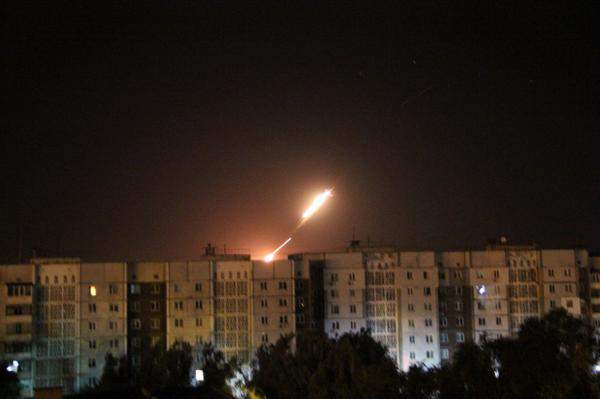 В Донецке возобновились боевые действия, слышны залпы из "Града" и тяжелой артиллерии