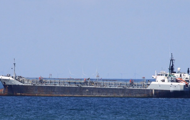 После длительной перестрелки ВМС Ливии захватили танкер "Рута" под украинским флагом: первые детали столкновения