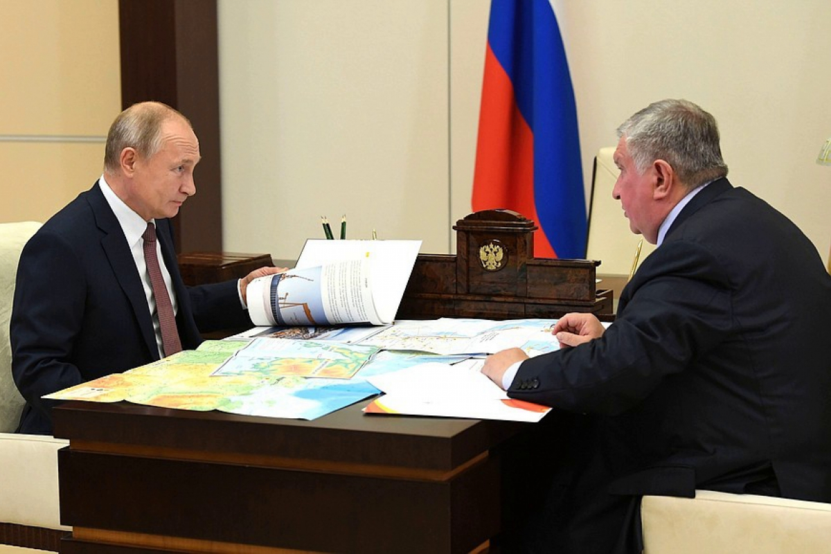 ​Сотник объяснил поведение Путина на встрече с Сечиным: "Не доверяет уже никому"