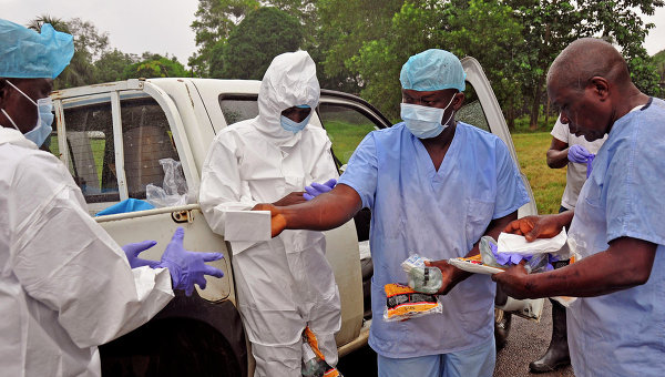 ЕС заявляет о катастрофической нехватке медработников в Западной Африке для борьбы с Эболой