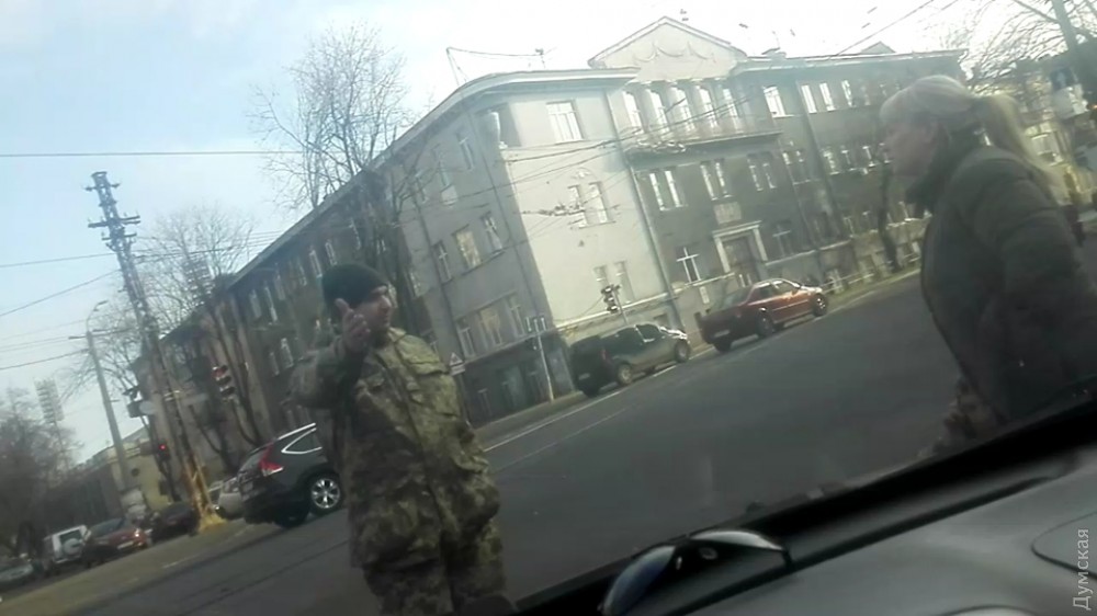 СМИ: Просто борьба с уклонистами: в Одессе работники военкомата похитили студента прямо с пар - кадры