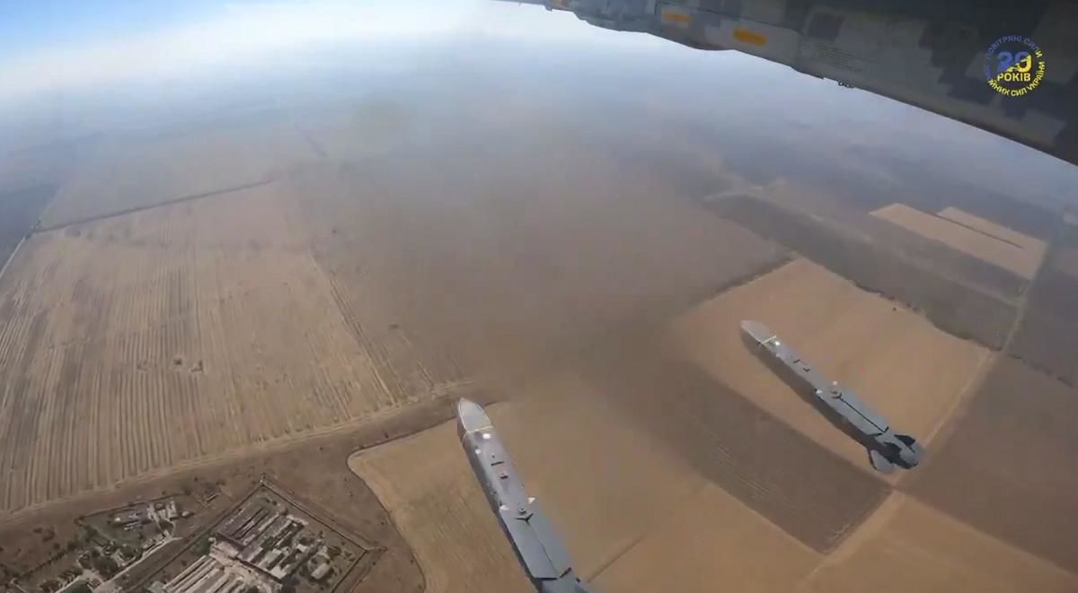 Запуск Storm Shadow с Су-24 по оккупантам в Крыму показали крупным планом на видео