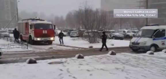 Несчастный случай или теракт? В Санкт-Петербурге возле библиотеки школьнику взрывчаткой оторвало руки: появились шокирующие кадры
