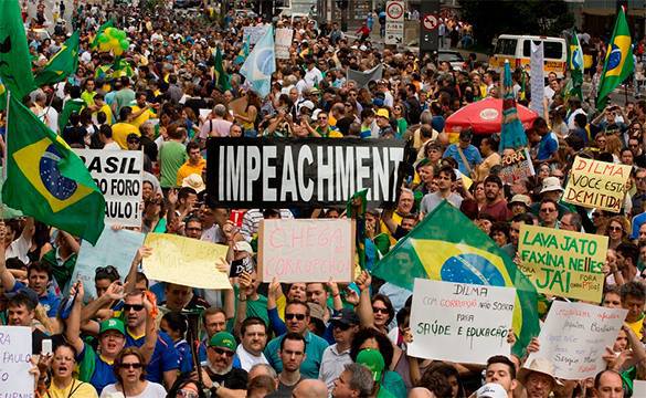 Бразильские демонстранты требуют импичмента президента Дилмы Руссефф