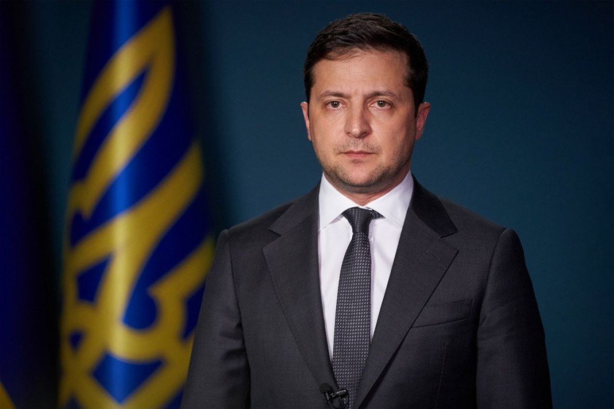 Зеленский с утра внезапно вернулся в ОП и записал видеообращение к украинцам