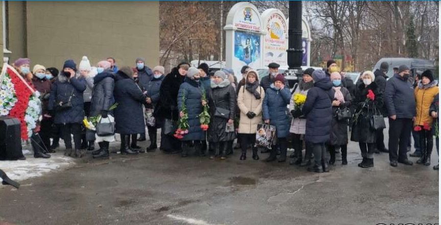 В Днепре прощаются с нацгвардейцами, погибшими при стрельбе на "Южмаше", – кадры