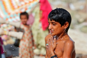 Аномальная жара в Пакистане убила 140 человек