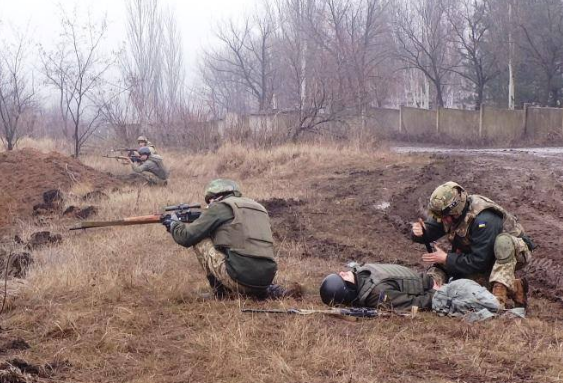"За сутки Украина в АТО потерь не имеет, но есть 6 раненных" - в Минобороны рассказали, что террористы подстрелили солдат ВСУ неподалеку от Троицкого и Крымского