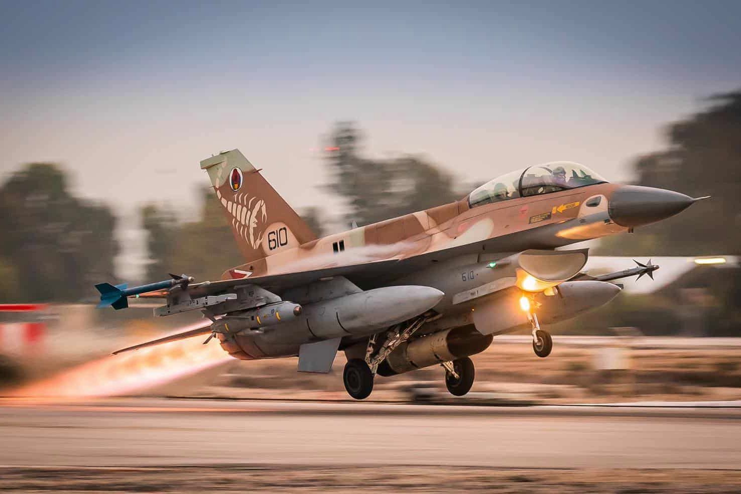 Израиль истребителями F-16 разгромил базу союзника РФ в Сирии - системы ПВО не сработали